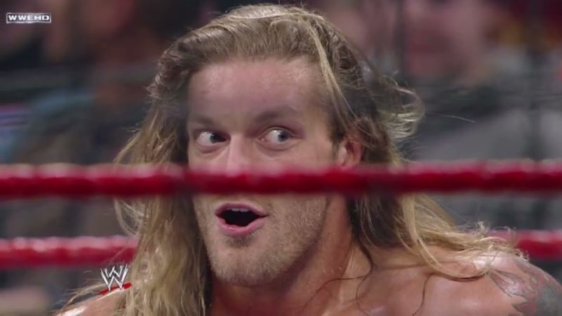 Рестлер с длинными волосами