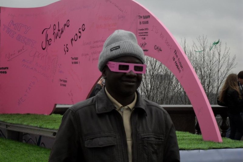 Негр в очках