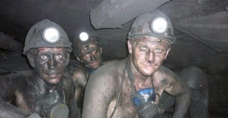Работяги в шахте