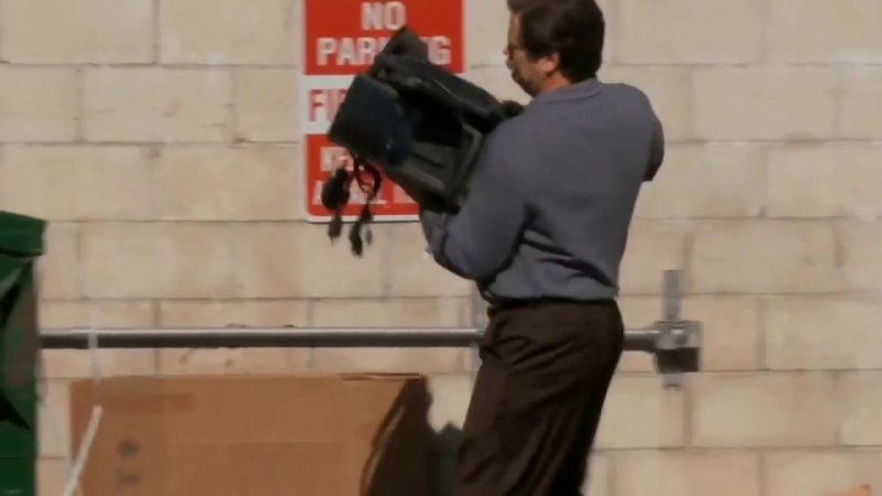 Гифка выкидывает комп