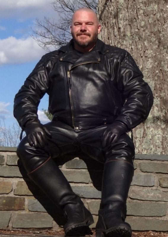 Кожаный костюм для мужчин