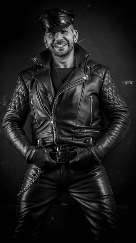 Брутальный мужчина