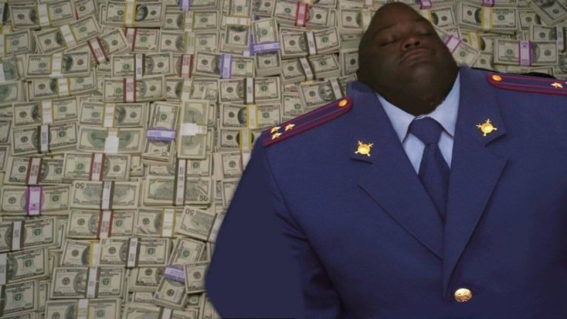 Негр лежит на деньгах