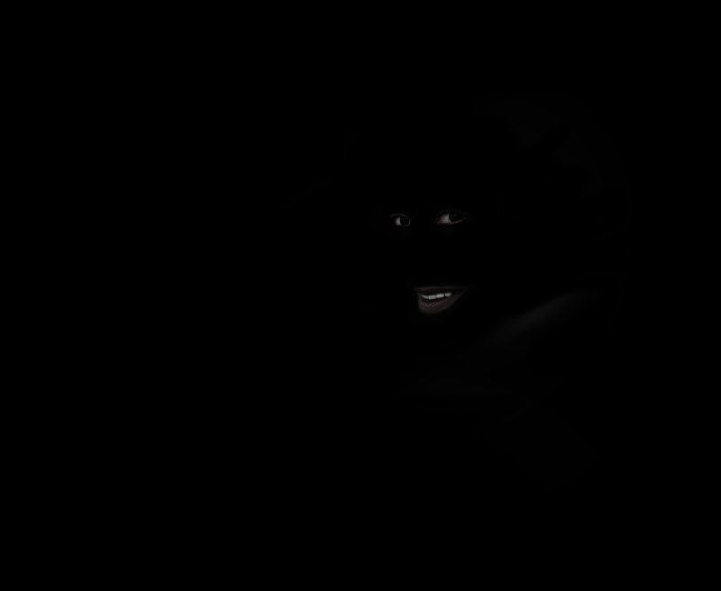 Чёрный негр в темноте