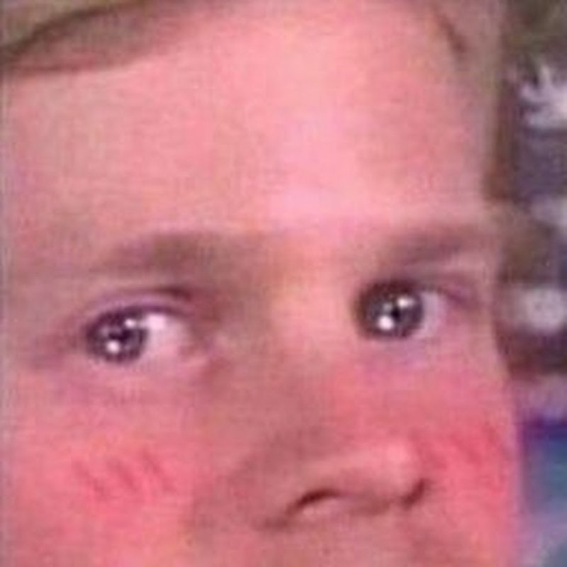 Мужик открыл глаза и закрыл