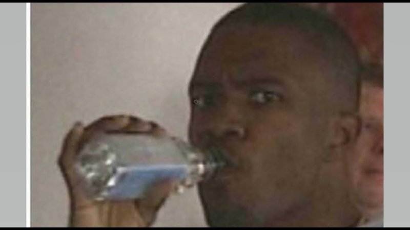 Негр с пивом