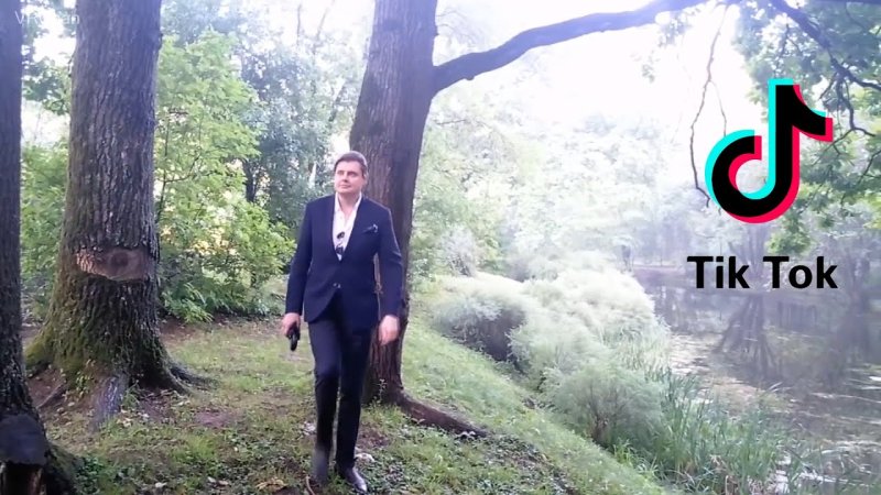 Евгений Понасенков в парке