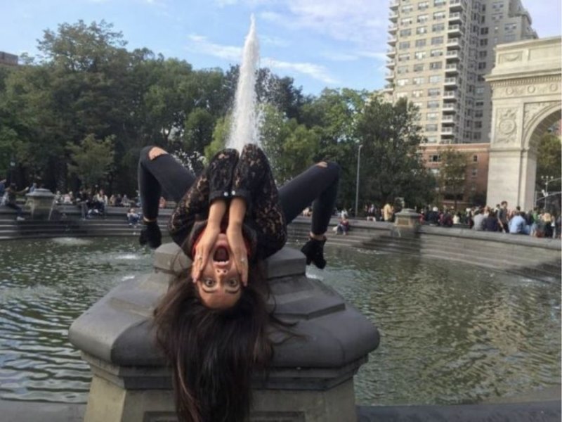 Фонтанчик девушка