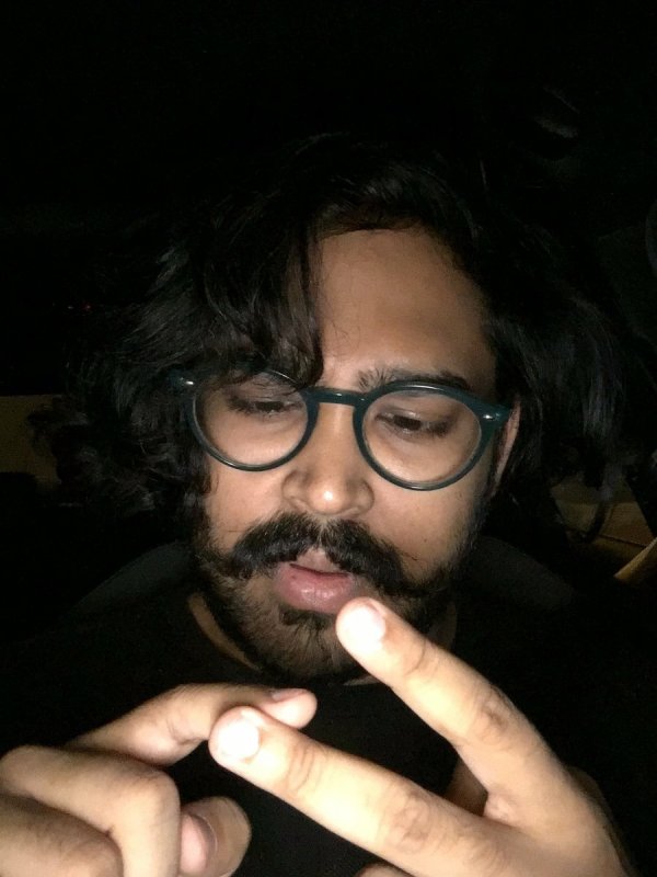 Бородатый в очках