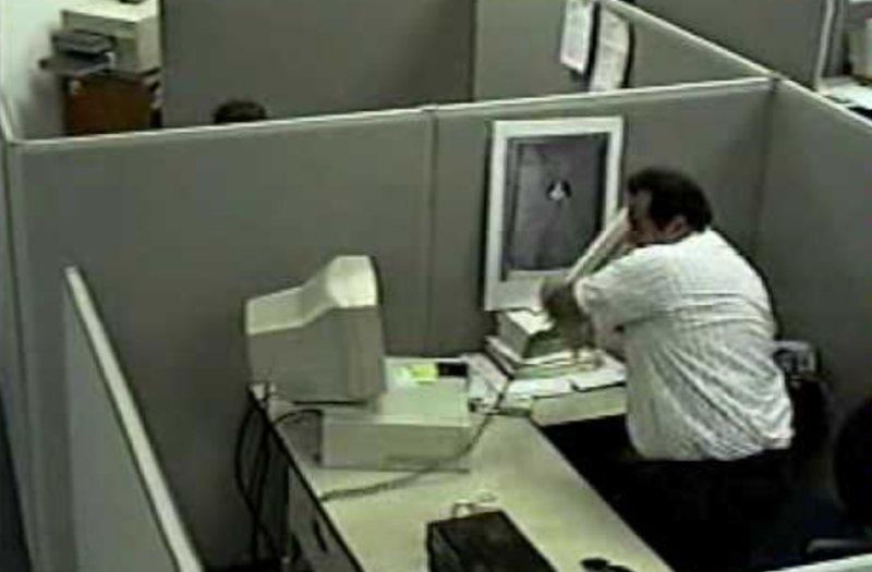 Разбивает компьютер в офисе