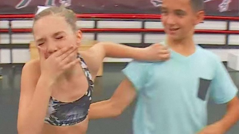 Девочку стошнило после поцелуя