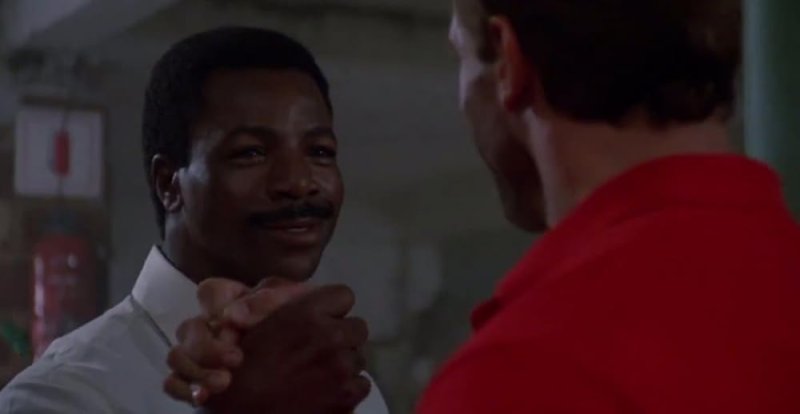 Карл Уэзерс и Арнольд Шварценеггер рукопожатие