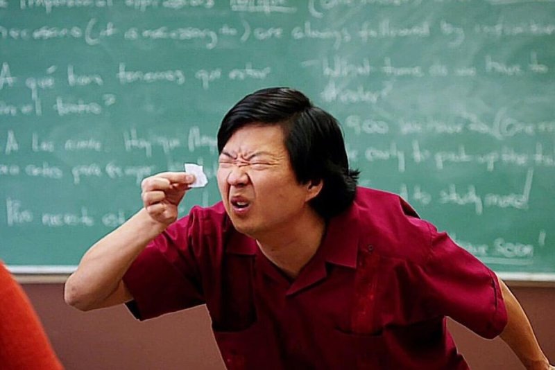 Китаец прищуривается Мем