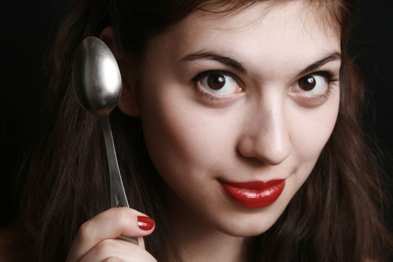 Девушка с ложкой