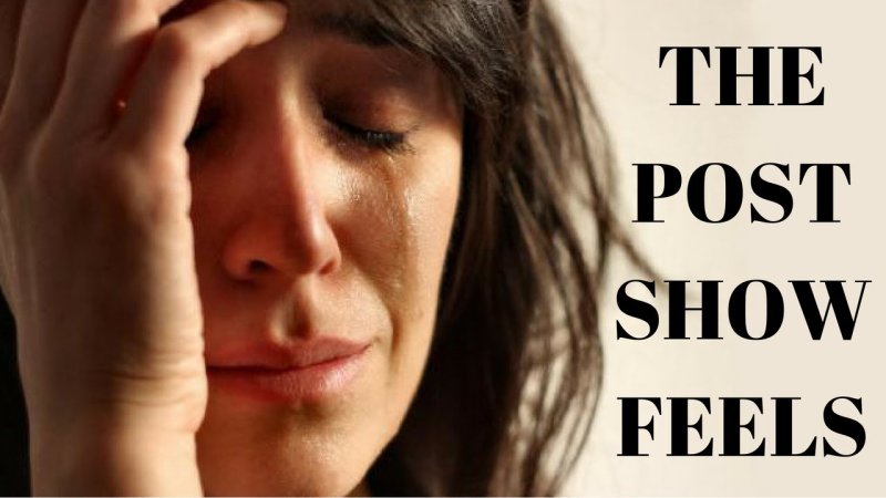 Мем девушка плачет от умиления