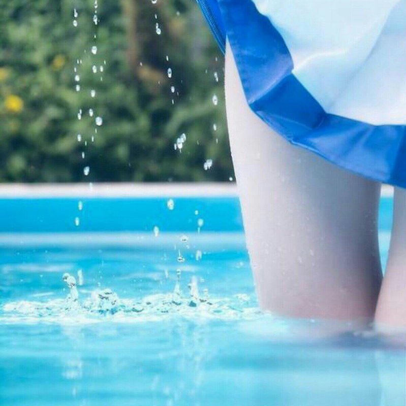 Девочка течет