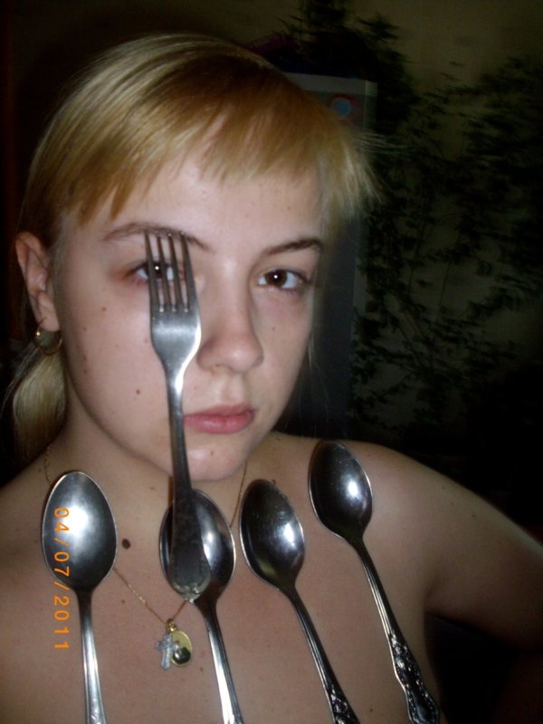 Девушка с ложкой