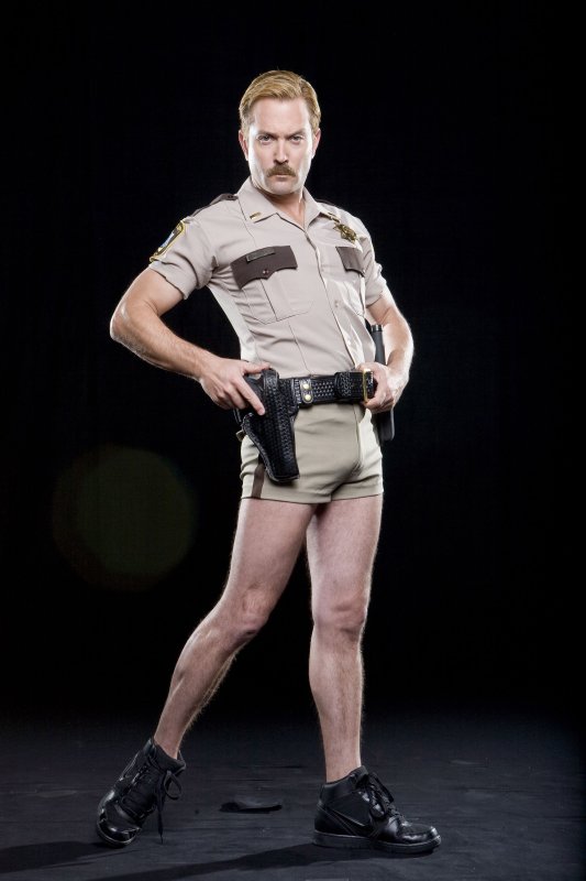 Мужчины в форме