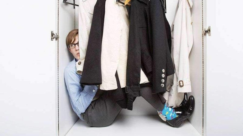 Спрятался в шкафу