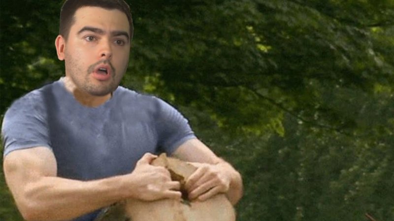 Капитан Америка ломает бревно