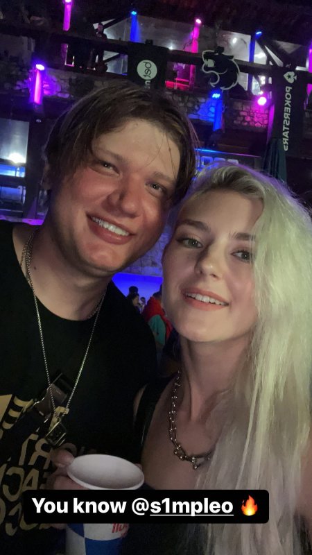 Ева Элфи и Симпл