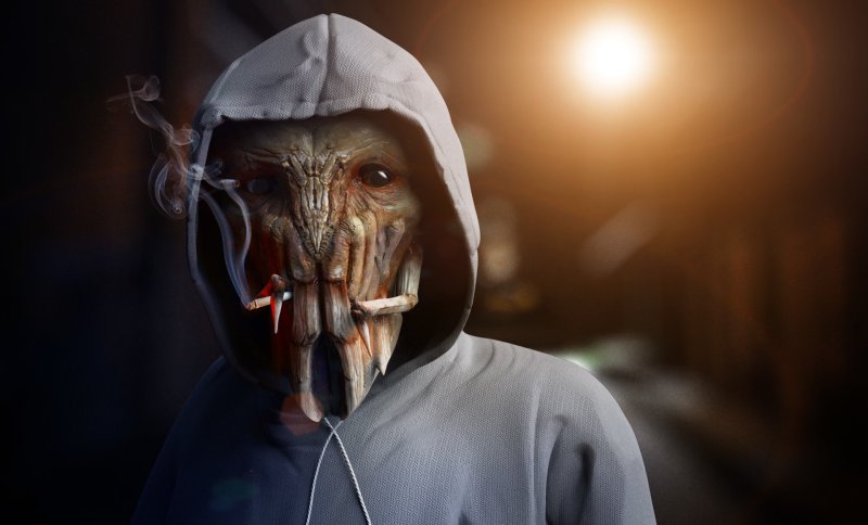 Страшный человек в капюшоне