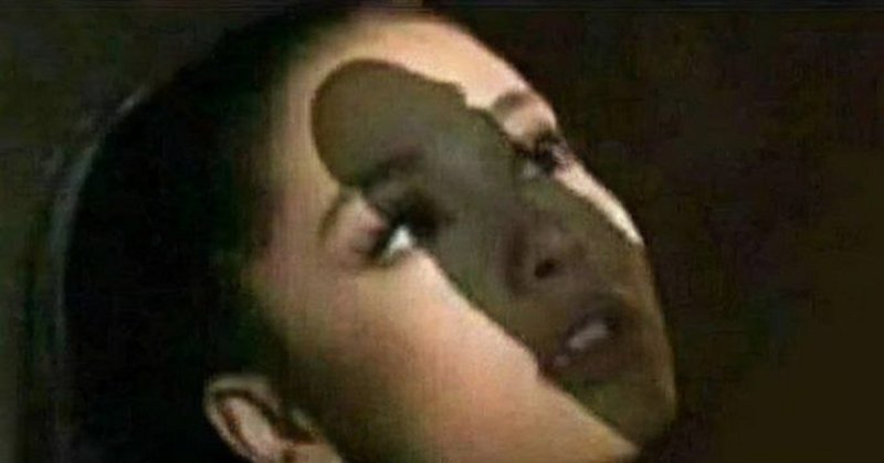 Девушка с тенью на лице Мем