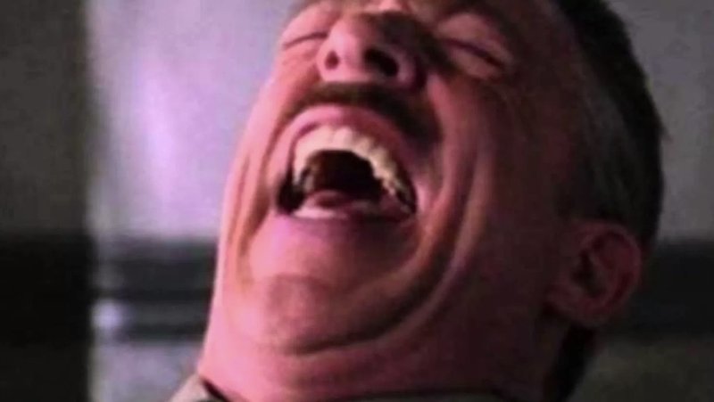 Джей Джей джеймсон смеется