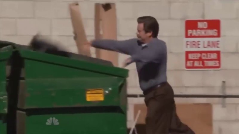 Мем выбрасывает комп в мусорку