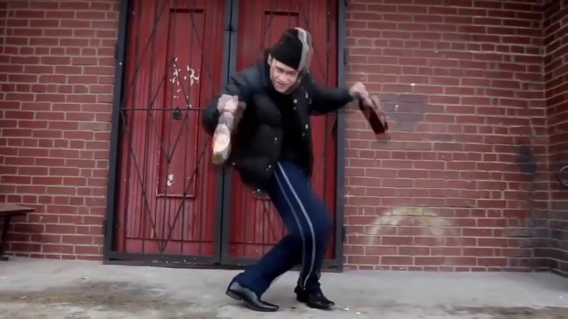 Гопник танцует