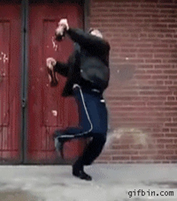 Танцующий гопник с пивом