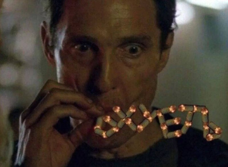 Мэттью Макконахи курит