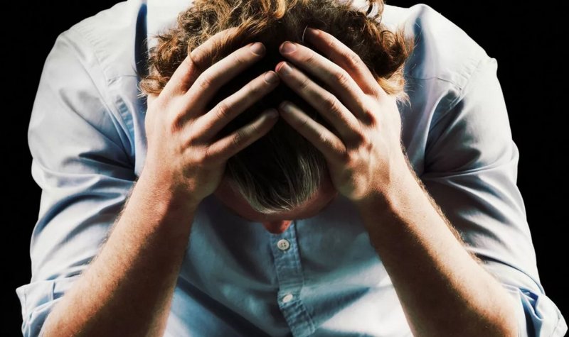 Мужик схватился за голову