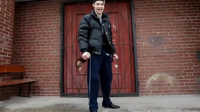 Гопник танцует