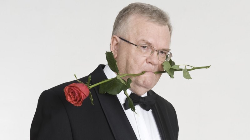 Роза в зубах