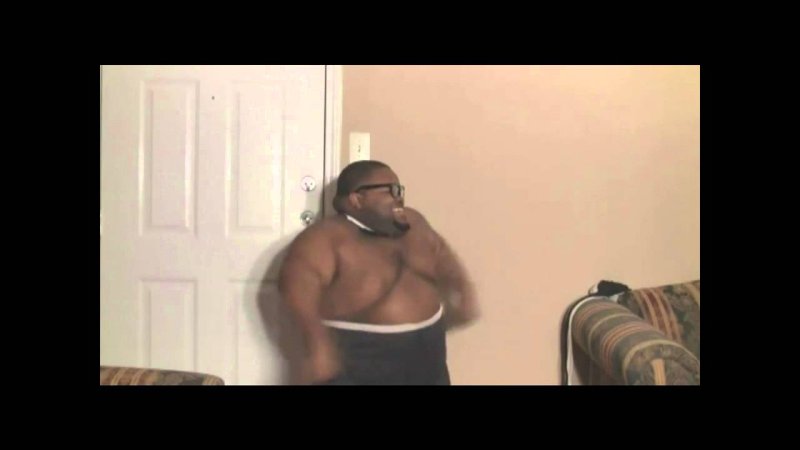 Танцующий толстый нигер