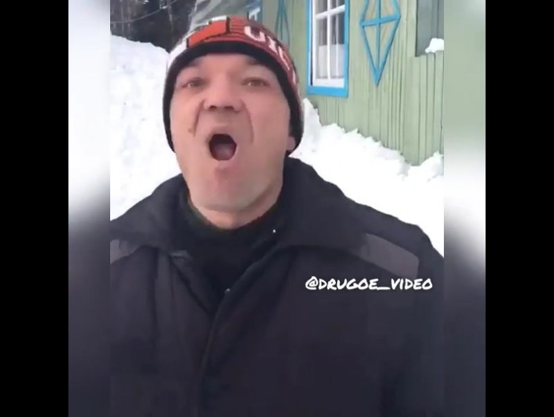 Гавкающий мужик видео прикол