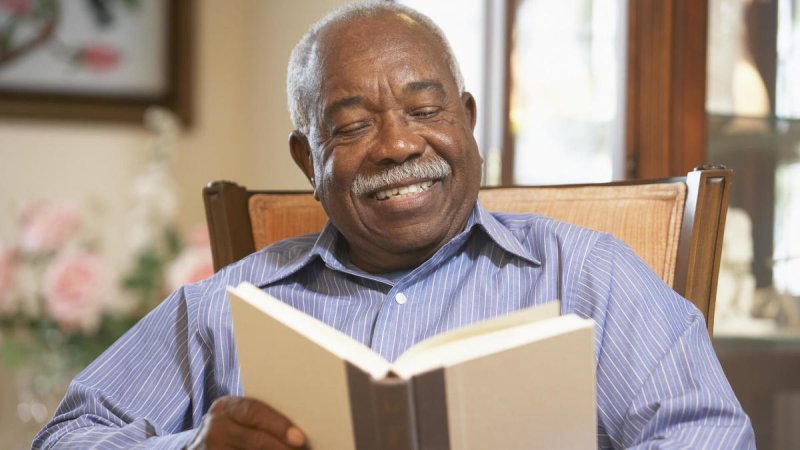 Негр с книгой