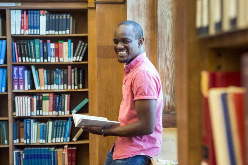 Студент африканец