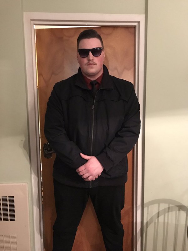 Охранник у двери