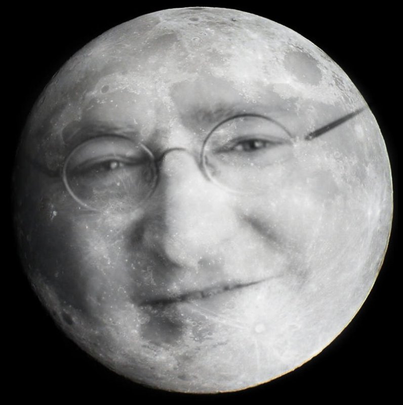 Луна с улыбкой