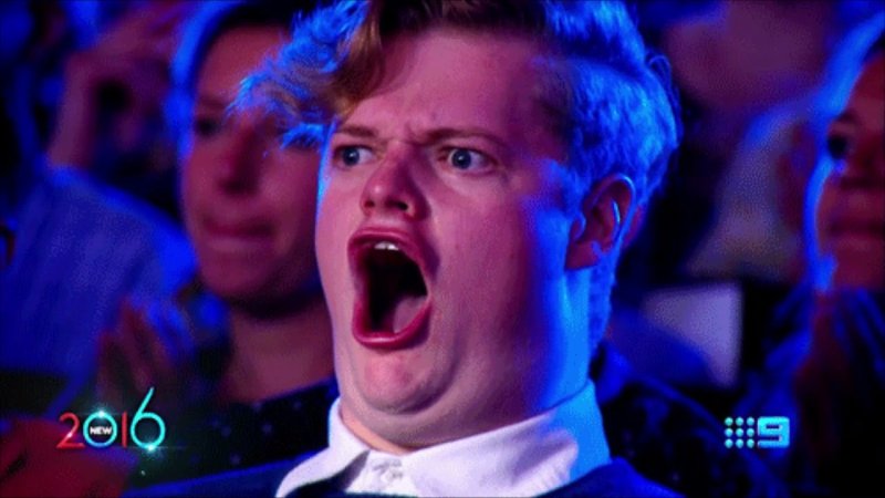 Открыла рот от удивления