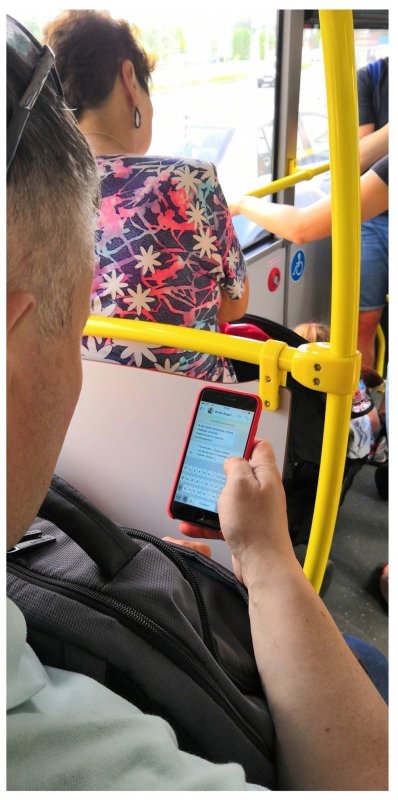 Мем про мужчин в автобусе