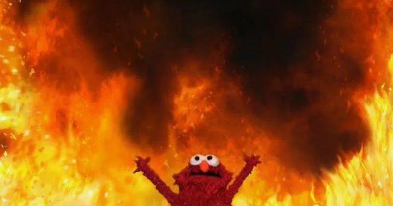 Красный Маппет в огне