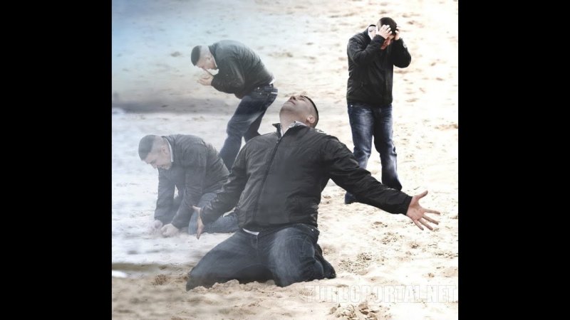 Грустный мужик с песком