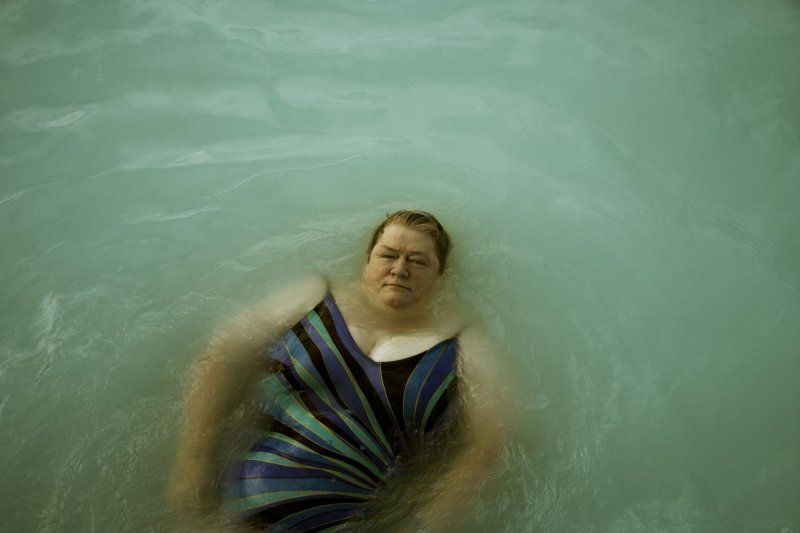 Человек перед волной