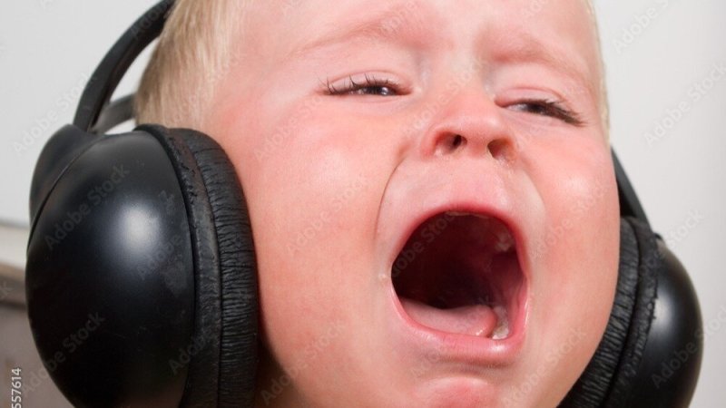 Ребенок плачет