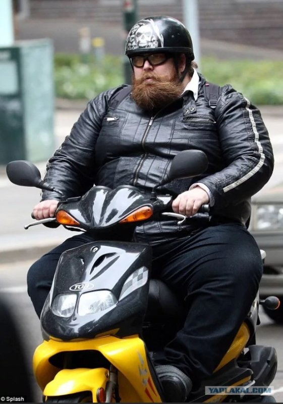 Толстый байкер