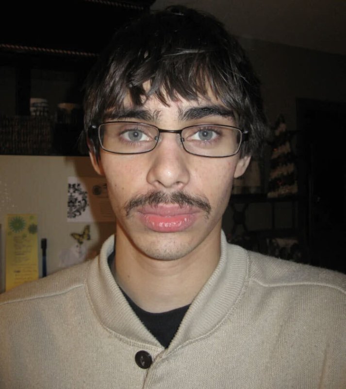 Усики Чарли Оуэн