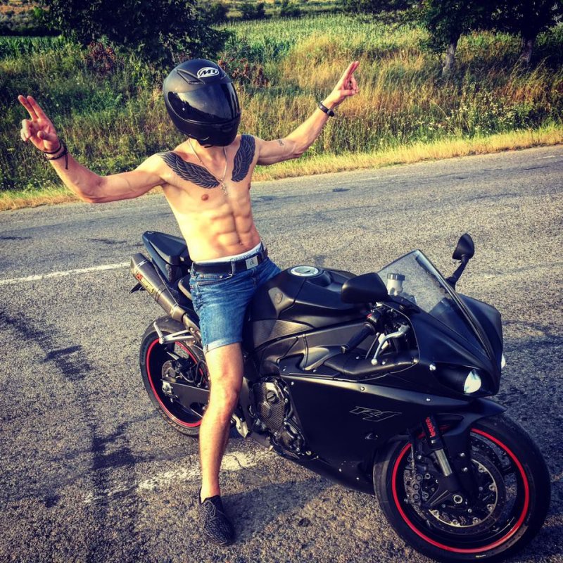 Парень на мото